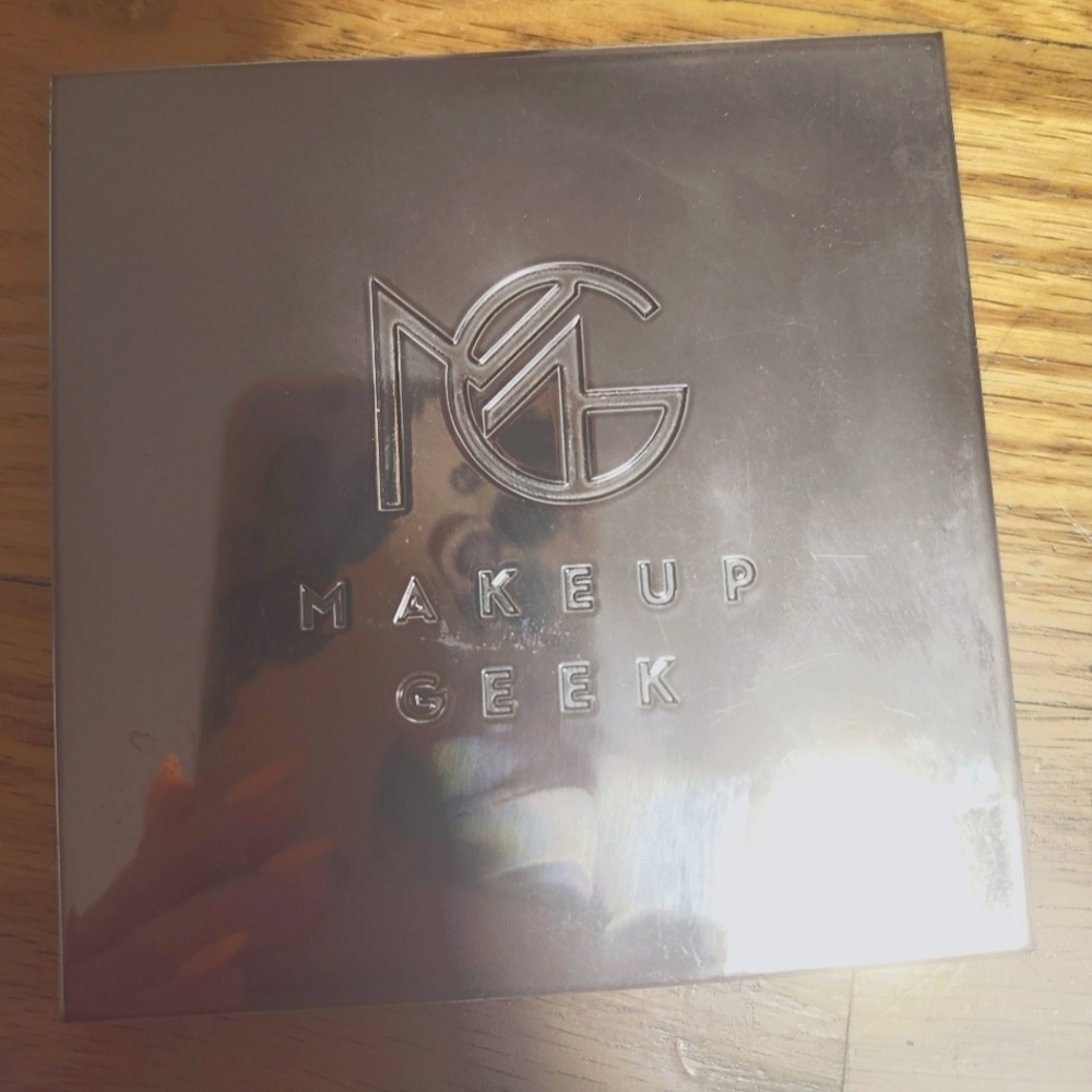 Makeup Geek Metallic Silver Eyeshadow Compact